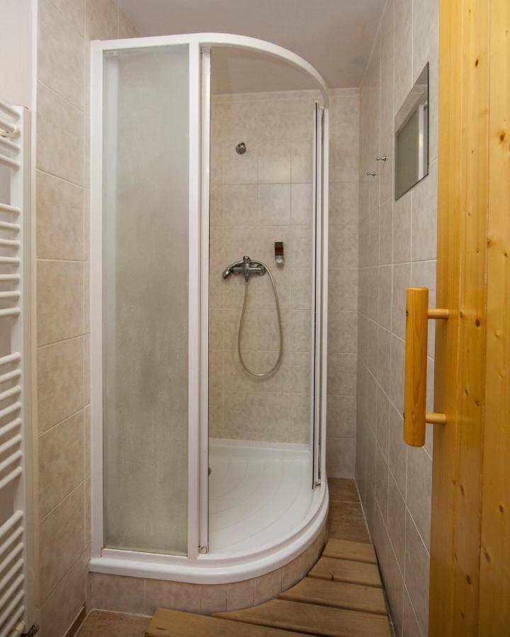 Vegzion - Vegan B&B Svoboda nad Upou Bagian luar foto