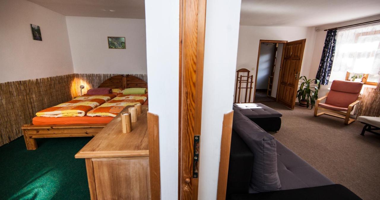 Vegzion - Vegan B&B Svoboda nad Upou Bagian luar foto