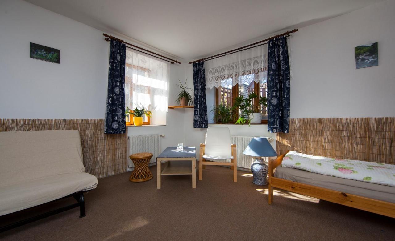 Vegzion - Vegan B&B Svoboda nad Upou Bagian luar foto