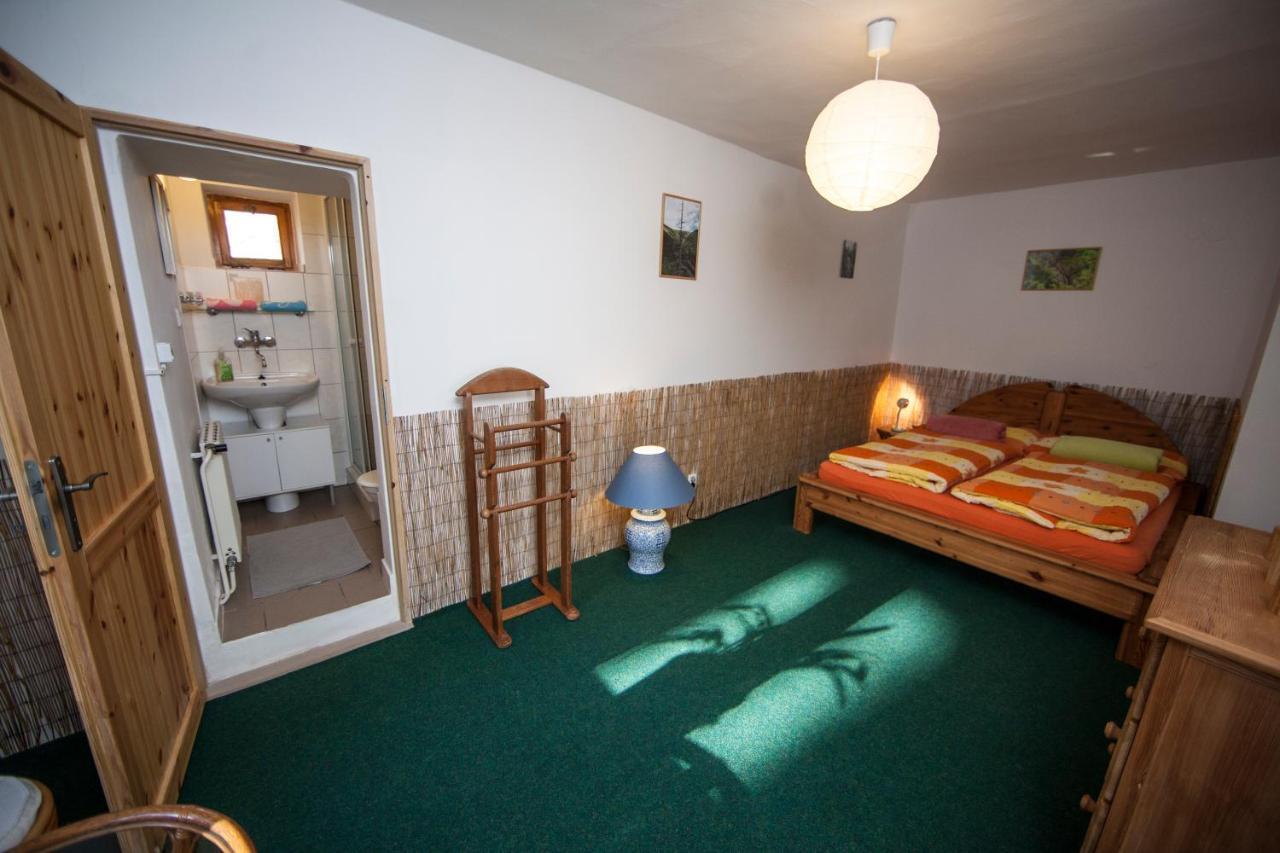 Vegzion - Vegan B&B Svoboda nad Upou Bagian luar foto