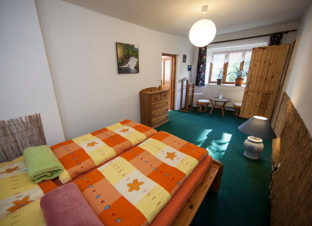 Vegzion - Vegan B&B Svoboda nad Upou Bagian luar foto