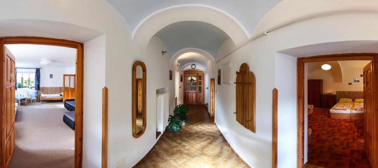 Vegzion - Vegan B&B Svoboda nad Upou Bagian luar foto