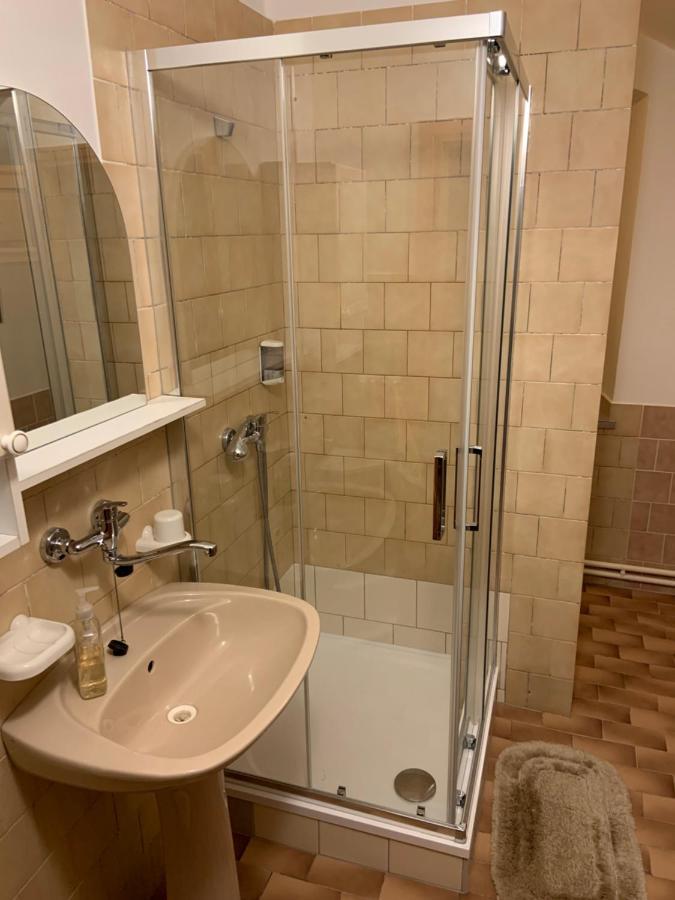 Vegzion - Vegan B&B Svoboda nad Upou Bagian luar foto