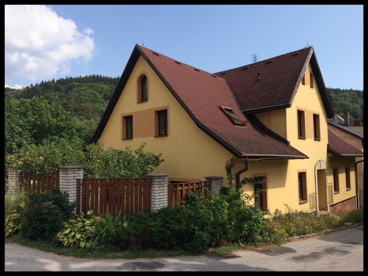 Vegzion - Vegan B&B Svoboda nad Upou Bagian luar foto